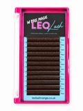 A pack of W Pre Made LEO Lash false eyelash clusters in a bright pink plastic case with a black and blue insert card, shown on a white background.