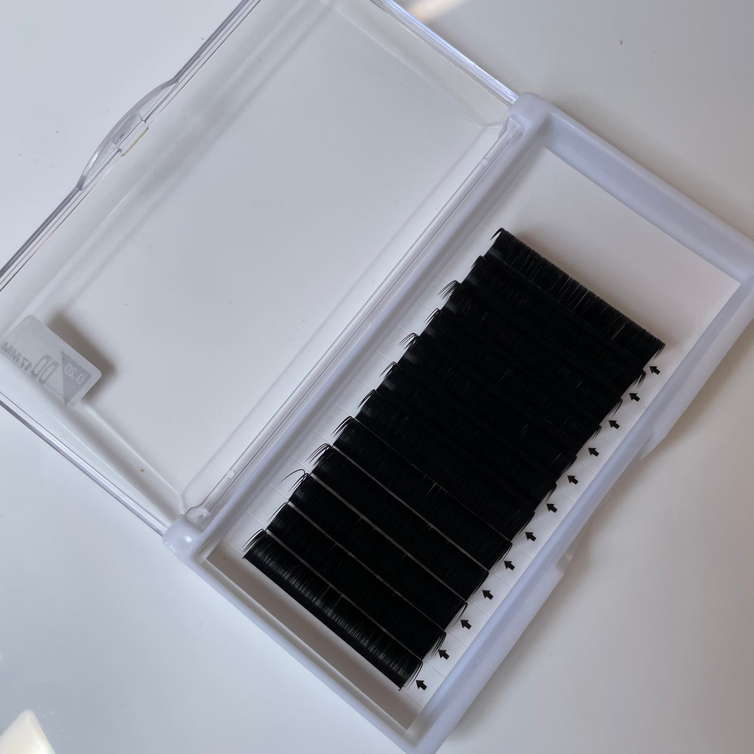 Premium black lash extensions tray by Leo Lash Range, cruelty-free and for lash techs