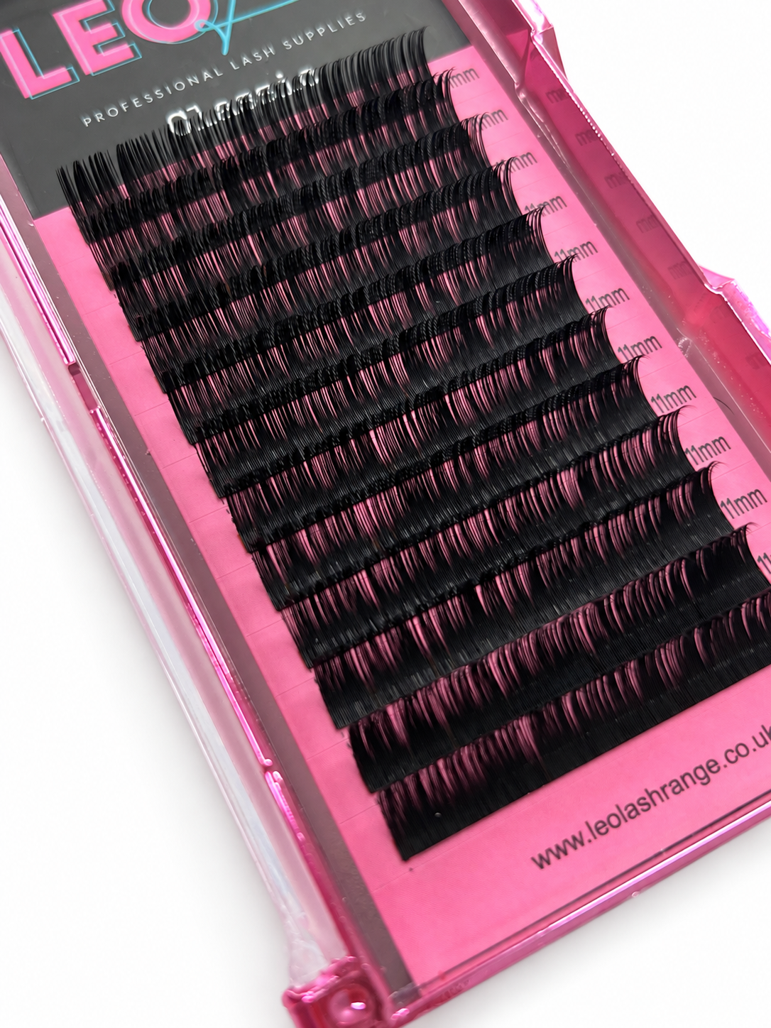 classic lash extensions in bright pink case 